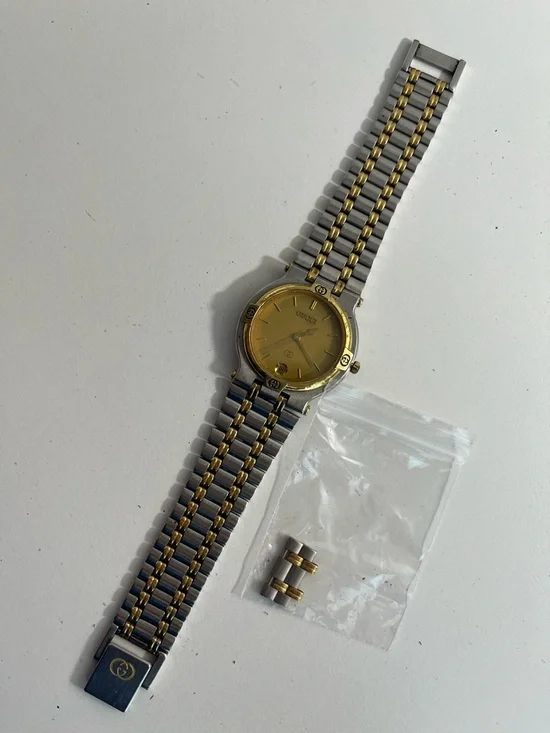 Gucci 9000M men's wristwatch dual tone gold dial. - Picture 11 of 12